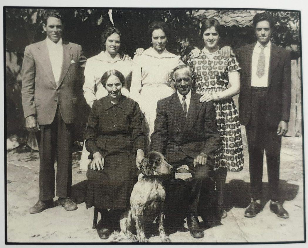 Aitalas y Corosa con sus hijos e hijas